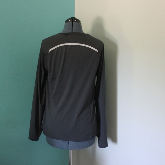 Old Navy Workout Shirt With Reflective Strip - Picture 4 of 5